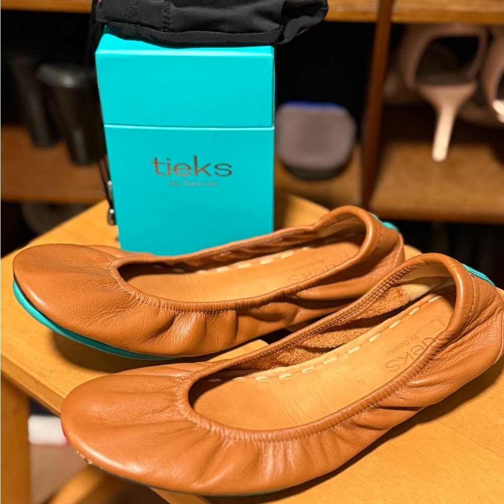 Tieks Brown Flats with Soft Leather and Flexible Fit - Picture 3 of 6